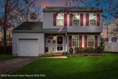 1090 White Cap Ave, Manahawkin, NJ 08050