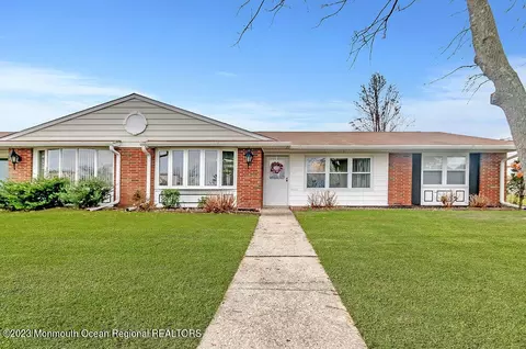 371 Portsmouth Dr # D, Lakewood, NJ 08701