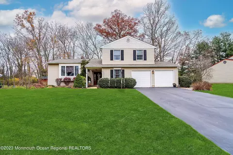 87 Parker Rd S, Plainsboro, NJ 08536