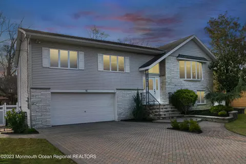 16 Monroe Ave, Toms River, NJ 08755