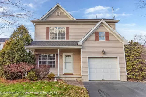 14 Bank St, Aberdeen, NJ 07747