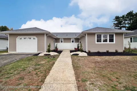 7 Willemstad St, Toms River, NJ 08757