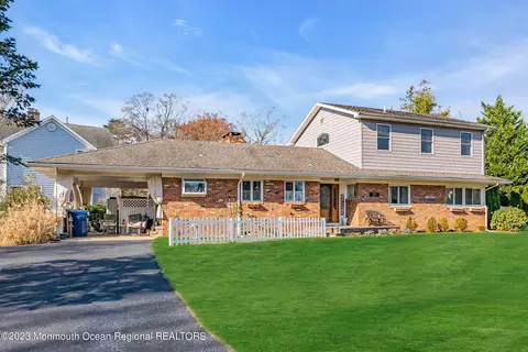 250 Cliftwood Rd, Oakhurst, NJ 07755
