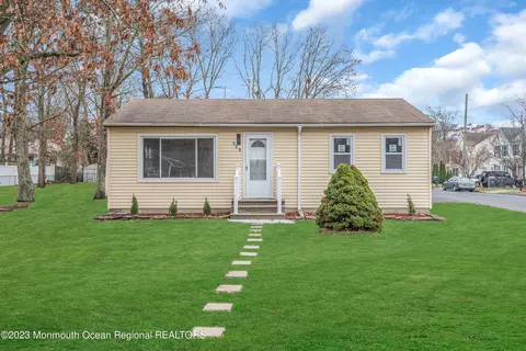 120 4th Ave, Tuckerton, NJ 08087