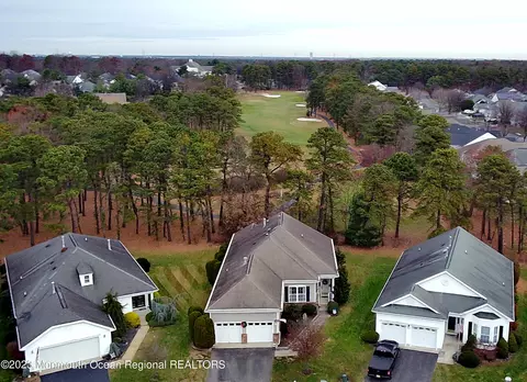 7 Quicksilver Ct, Lakewood, NJ 08701