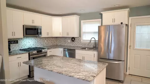 27 Castle Ave, Jackson, NJ 08527