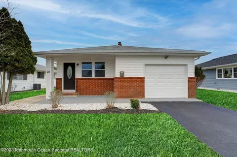 25 Anguilla Ln, Toms River, NJ 08757
