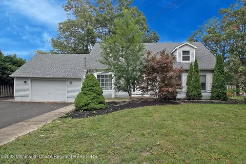 1101 Maimone St, Toms River, NJ 08753