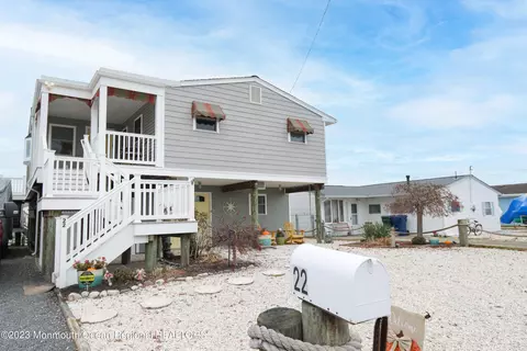 22 Lake Singleton Ct, Little Egg Harbor, NJ 08087