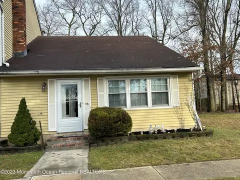38 Townsend Dr, Matawan, NJ 07747