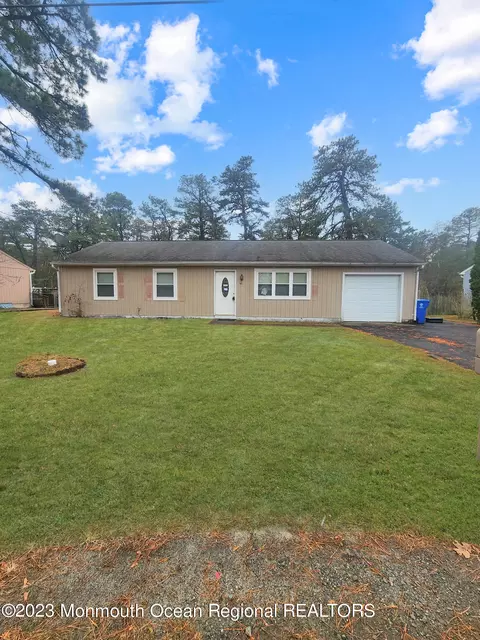 90 Tecumseh Trl, Browns Mills, NJ 08015