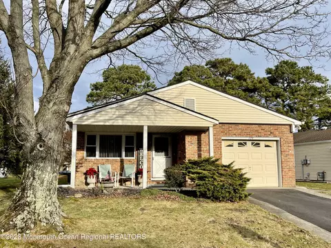 179 Pulaski Blvd, Toms River, NJ 08757