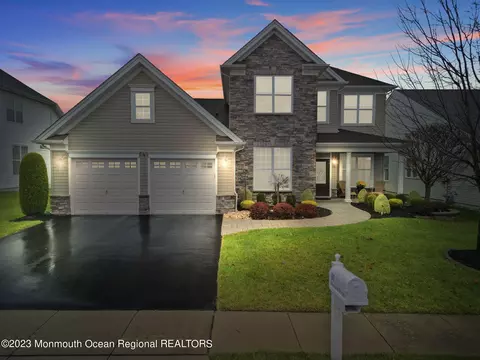 85 Masters Dr, Monroe, NJ 08831