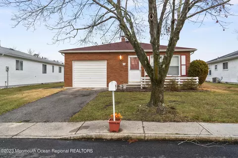 274 Barbados Dr N, Toms River, NJ 08757