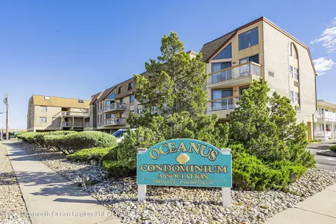 9 Pearl St #1E, Beach Haven, NJ 08008