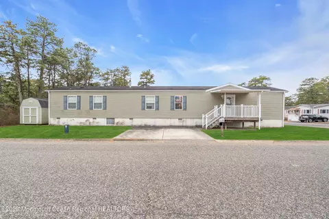 15 Fawn Pl, Whiting, NJ 08759