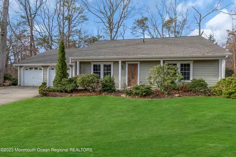4 Riverwood Ct, Toms River, NJ 08757