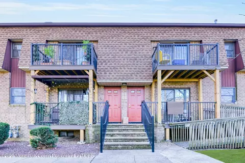 23 Ginger Ct, Eatontown, NJ 07724
