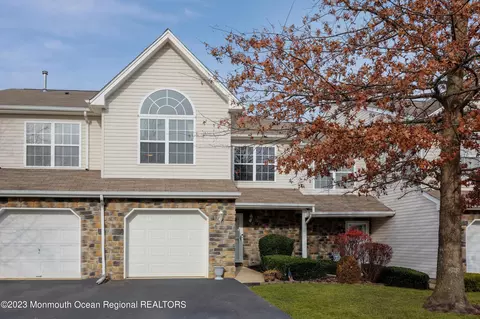10 Pimleco Dr, Tinton Falls, NJ 07753