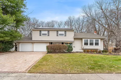 6 Killington Dr, Howell, NJ 07731