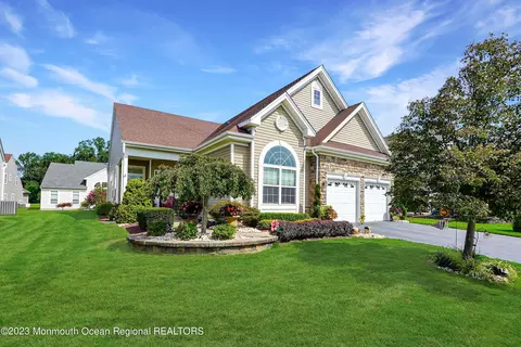 45 Mandrake Rd, Monroe, NJ 08831