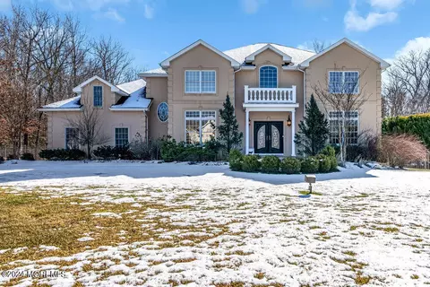 33 Phipps Pl, Tinton Falls, NJ 07724