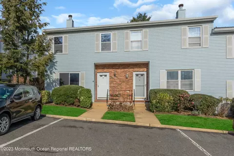 47 Dogwood Ct, Jamesburg, NJ 08831