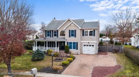 102 Hollow Oak Ln, Manahawkin, NJ 08050