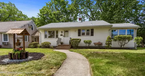 10 Labakan Pl, Highland Park, NJ 08904