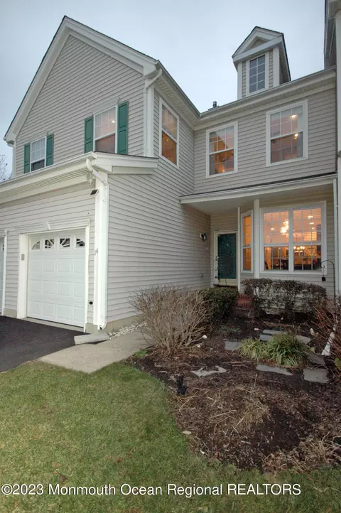 14 Straton Ct #1303, Sayreville, NJ 08872