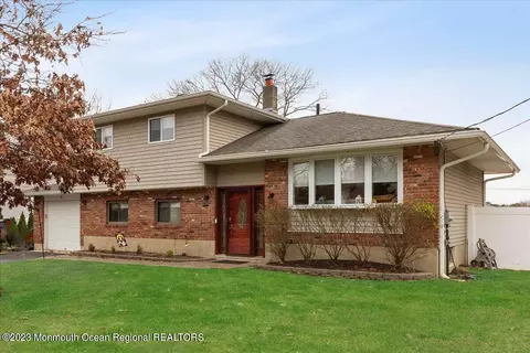 41 Arlyn Dr, Howell, NJ 07731