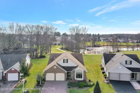 21 Hampton Dr, Marlboro, NJ 07746