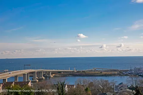 E2 Hillside Court, Highlands, NJ 07732