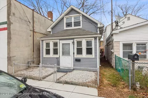 10 Randall Pl, Keansburg, NJ 07734