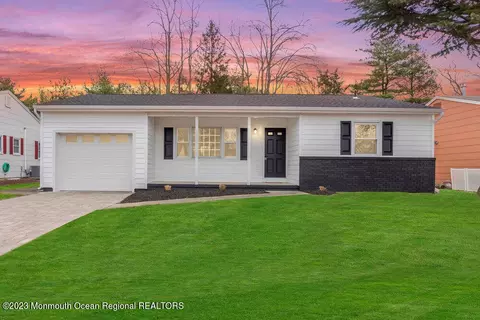 208 Martinique Dr, Toms River, NJ 08757