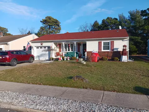 34 Nostrand Dr, Toms River, NJ 08757