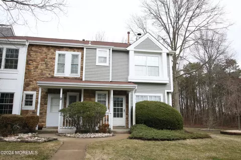 11 Horseshoe Ct, Tinton Falls, NJ 07753