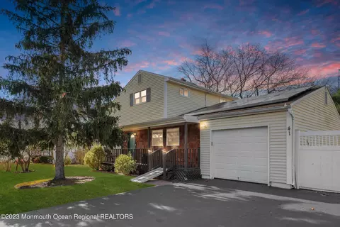 41 Wilson Dr, Howell, NJ 07731