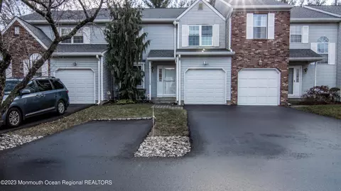 9 Heritage Ct, Ewing, NJ 08628