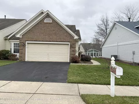 85 Chain Blvd, Bayville, NJ 08721