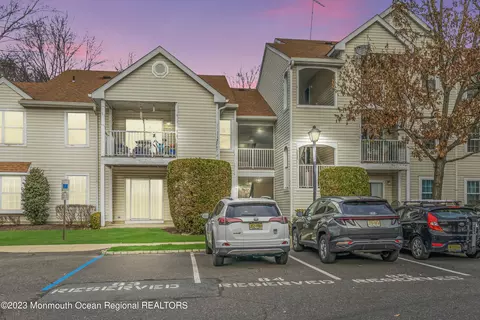 514 Walden Cir, Robbinsville, NJ 08691
