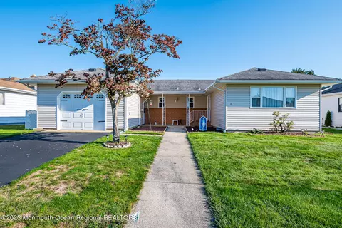 17 Abaco St, Toms River, NJ 08757