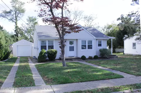 30 Wigwam Path, Manasquan, NJ 08736