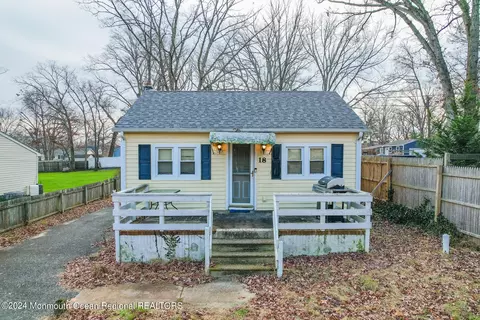 18 E 2nd St, Howell, NJ 07731 photo 2