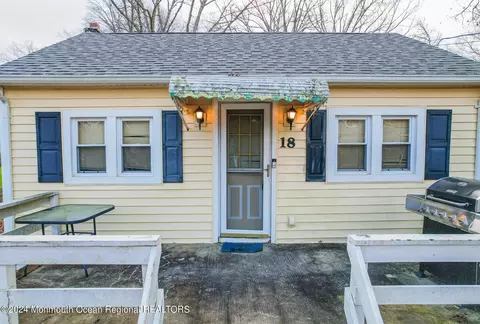 18 E 2nd St, Howell, NJ 07731