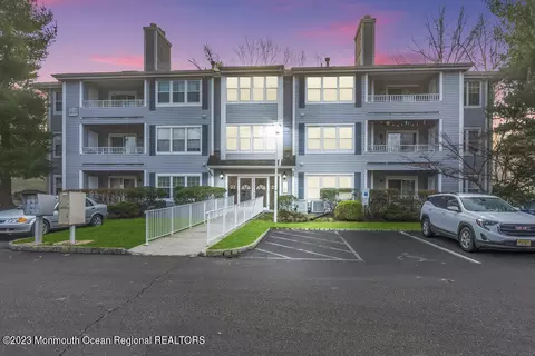 2206 Candlelight Ct #2206, Helmetta, NJ 08828