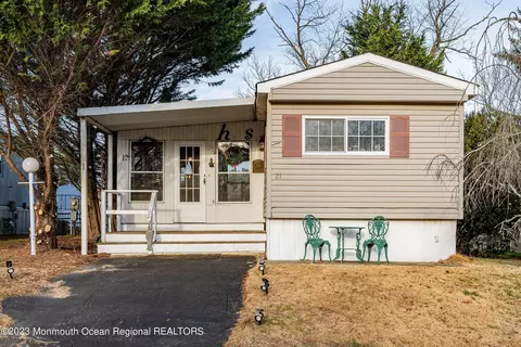 21 Larisa Ln, Jackson, NJ 08527
