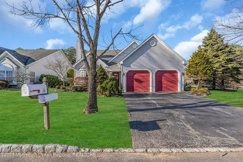 34 Sandhurst Rd, Lakewood, NJ 08701