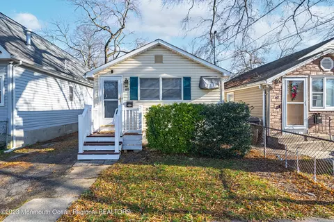 60 Shoreland Ter, North Middletown, NJ 07748