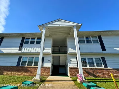 67 Galewood Dr # C, Matawan, NJ 07747
